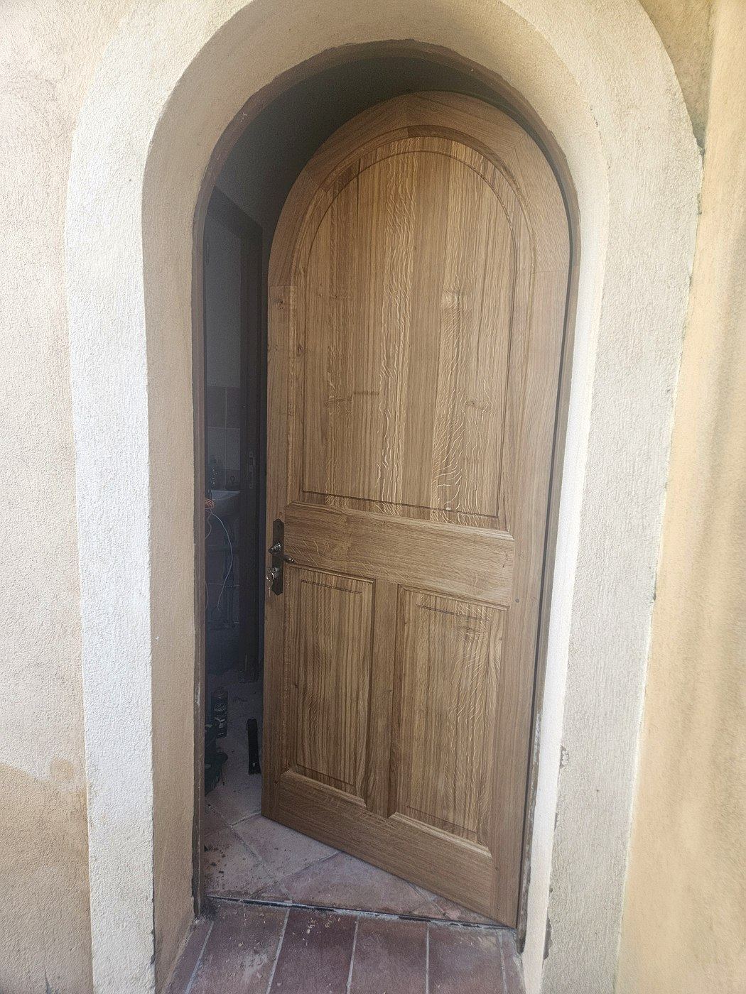 Porte cintrée chêne massif sur mesure ICAM menuisier Var