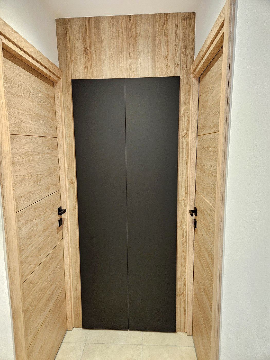 Portes intérieures chêne placard noir mat ICAM menuisier Var